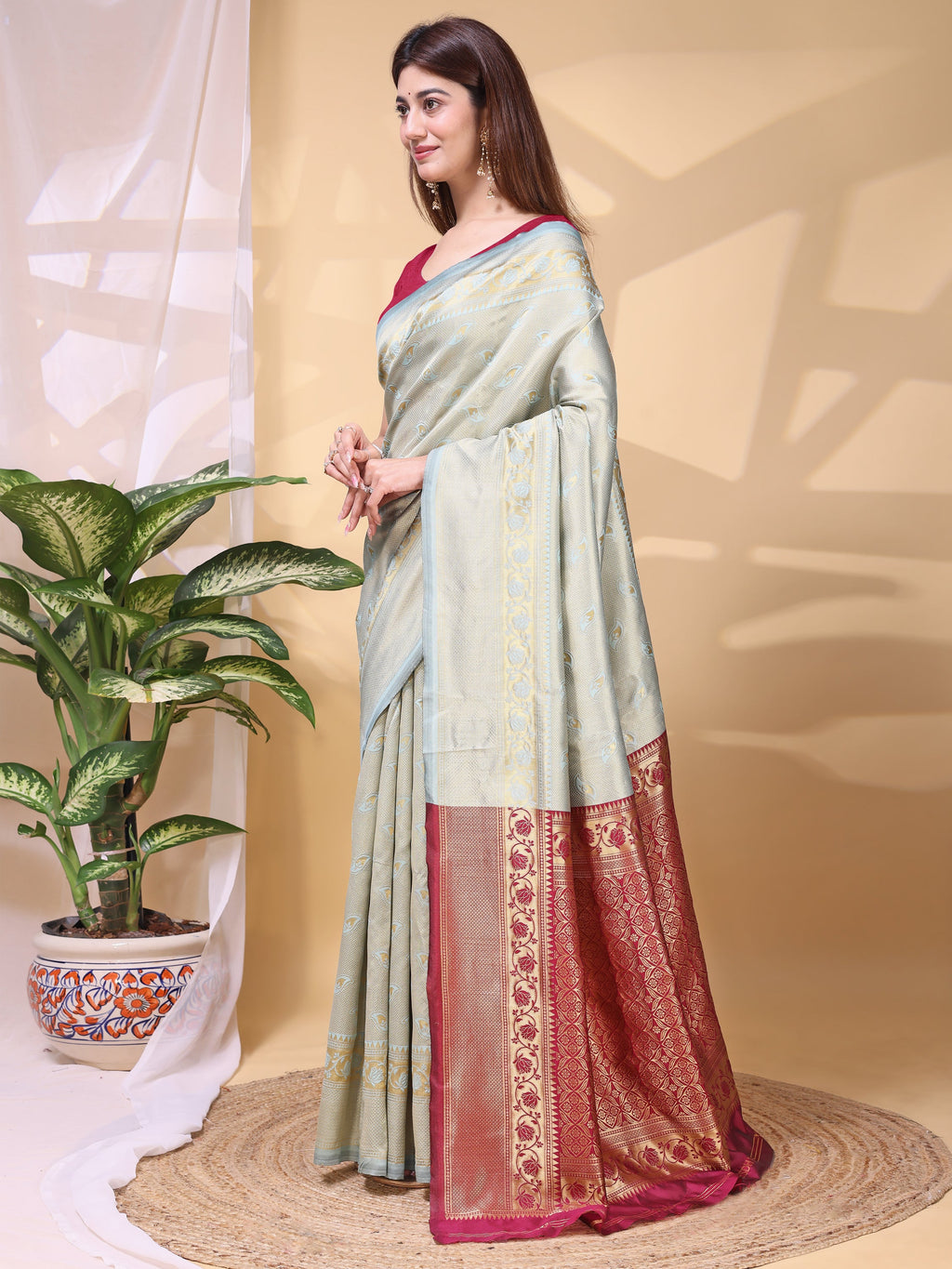 Catalog Designer Saree.