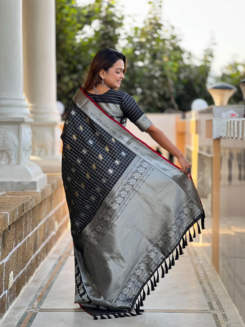 Catalog Designer Saree.