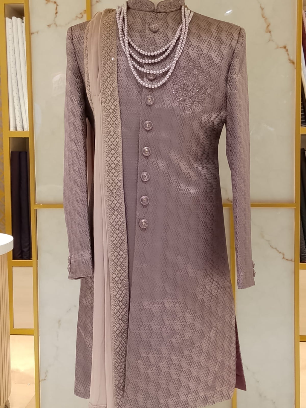 Traditional Indowestren Sherwani.