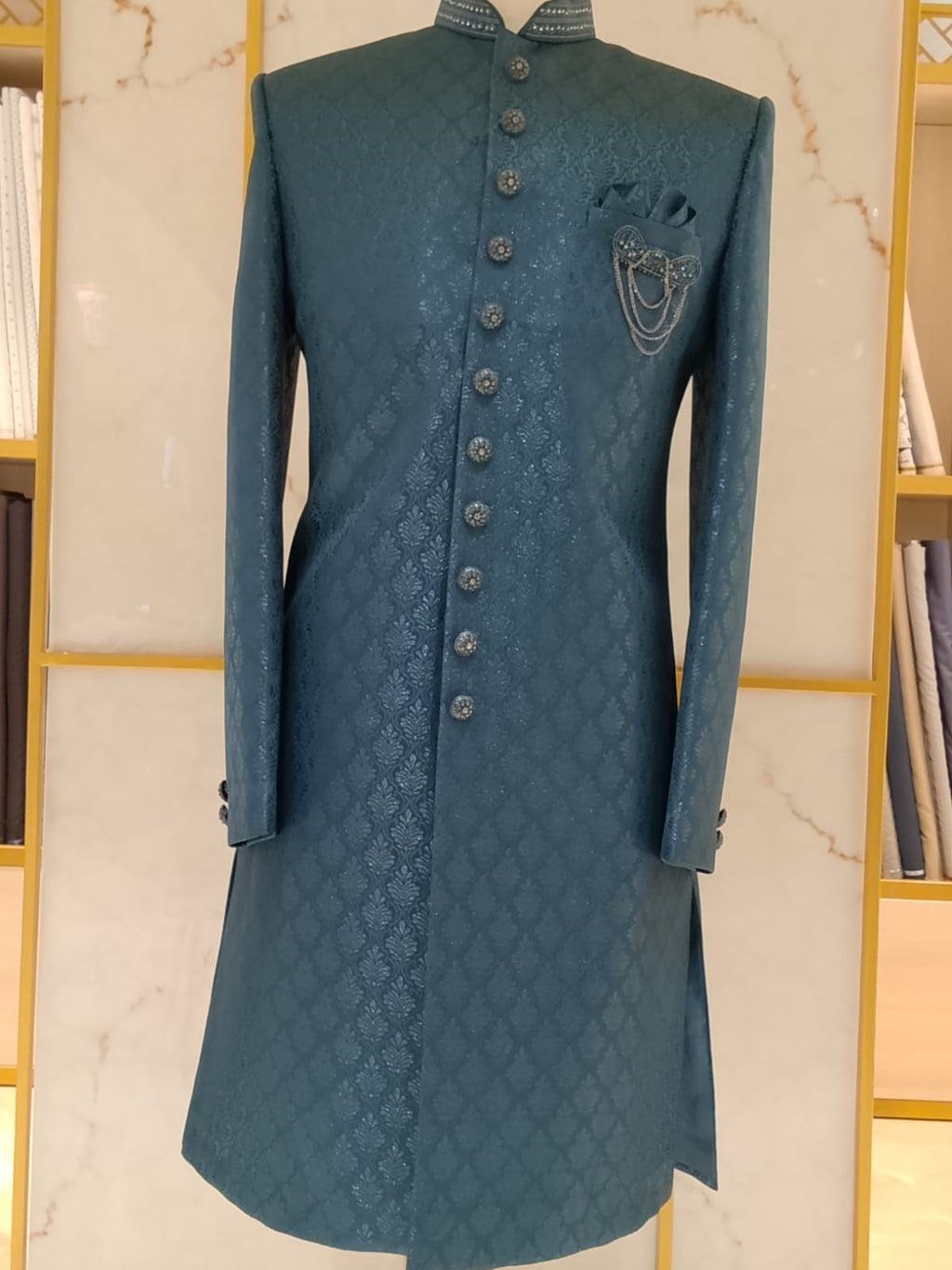 Traditional Indowestren Sherwani.
