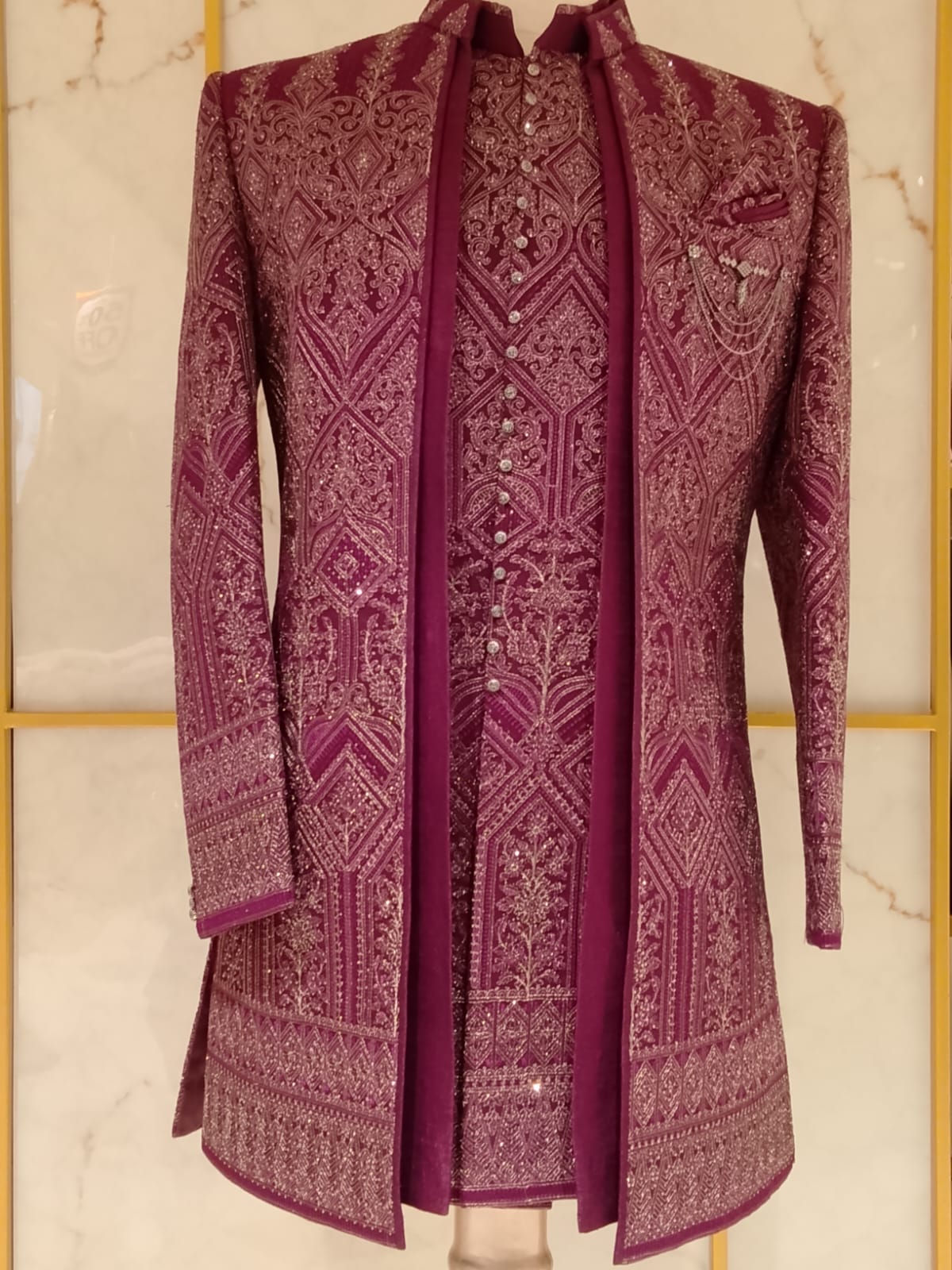 Traditional Indowestren Sherwani.