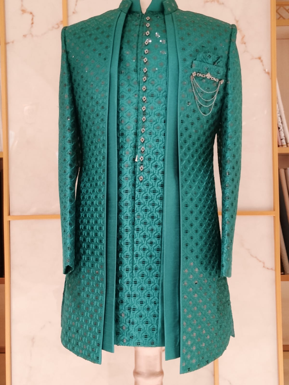 Traditional Indowestren Sherwani.