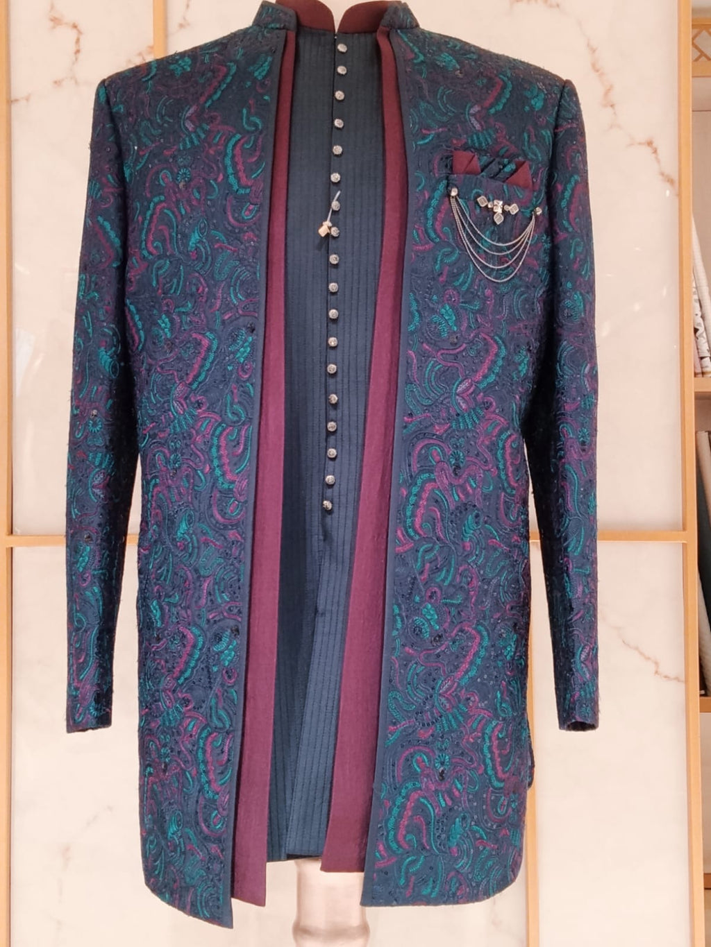 Traditional Indowestren Sherwani.