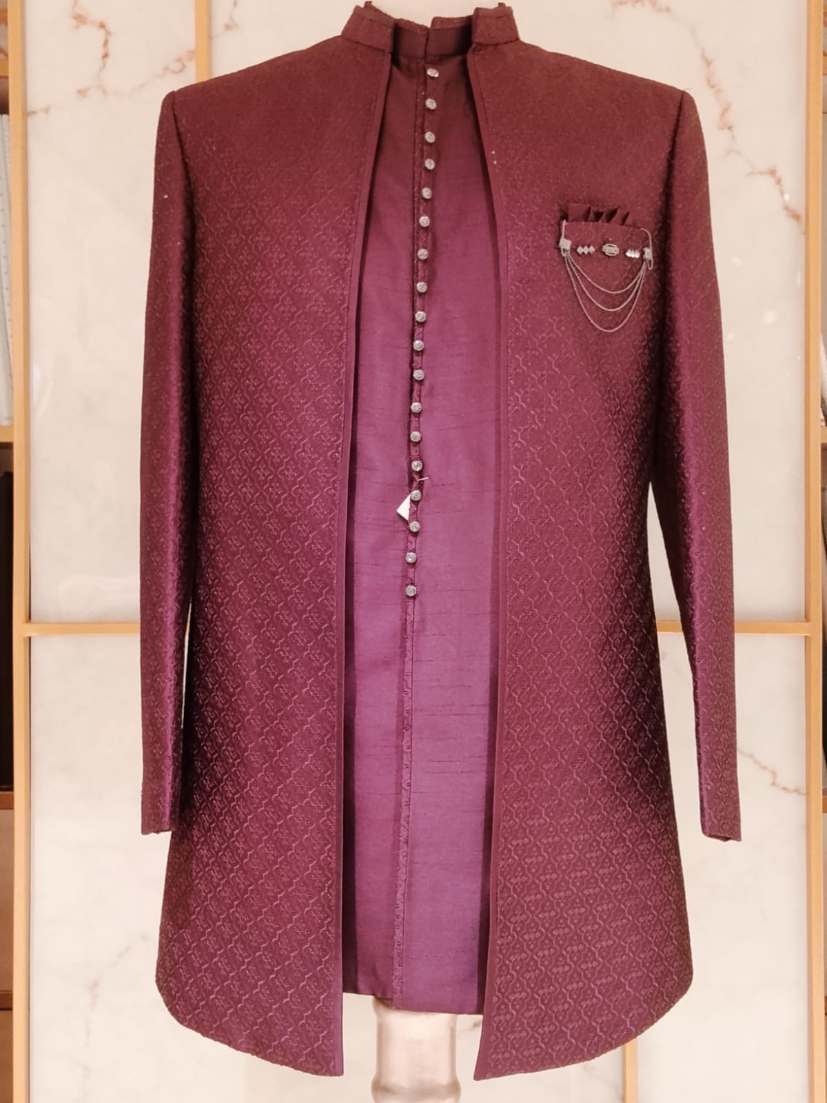Traditional Indowestren Sherwani.