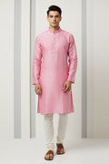 Model wearing pink kurta