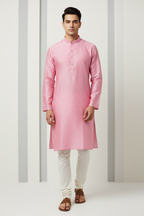 Model wearing pink kurta